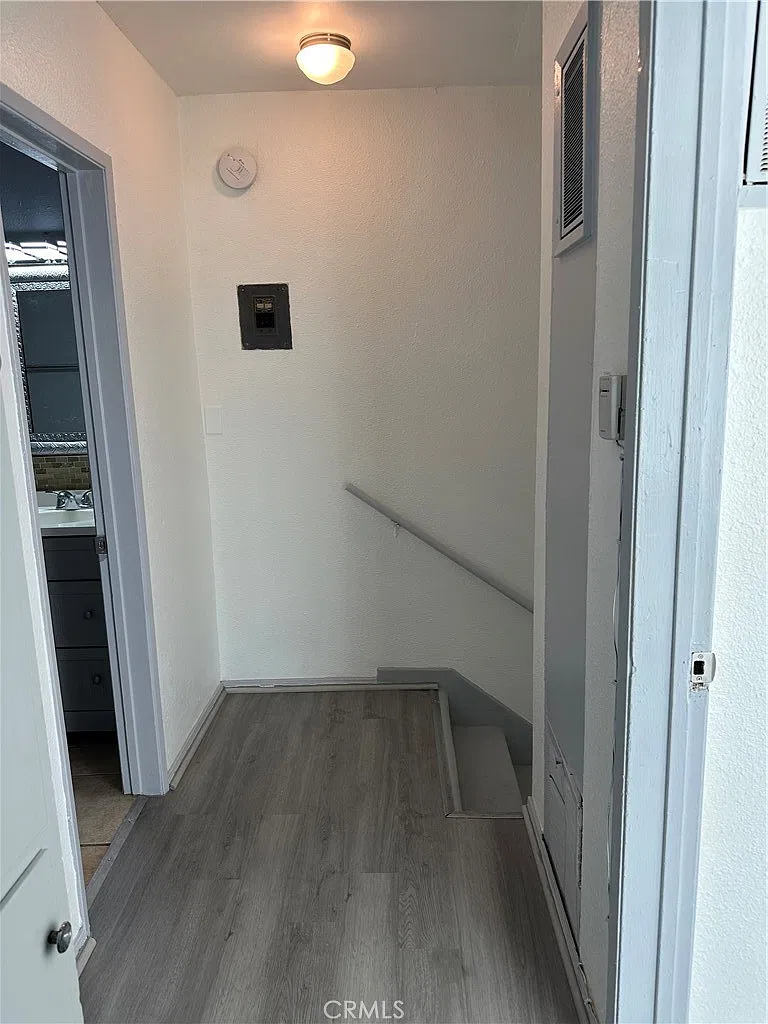 2 bed, 1050 sqft, $2,700 — Photo 2