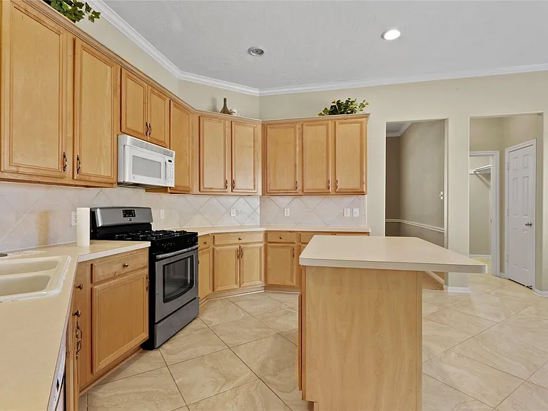 10311 Sawyers Crossing Ln — Photo 7