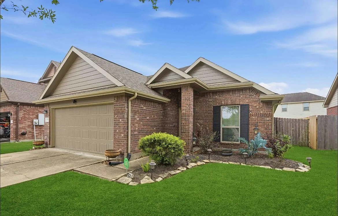3 bed, 2.0 bath, $1,995 — Photo 1