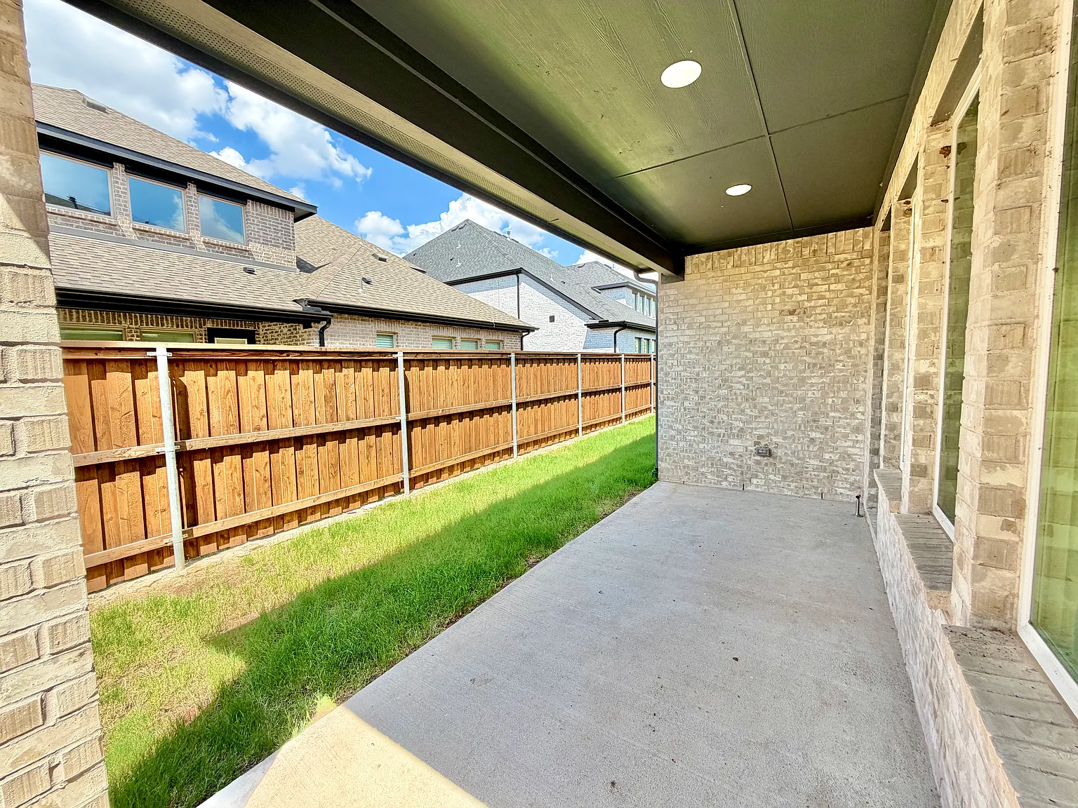 5 bed, 5.5 bath, 3356 sqft, $3,999 — Photo 3