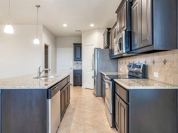 4th image of 4820 Bronzeleaf Ln