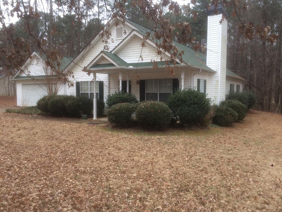 Adorable house on large Lot 