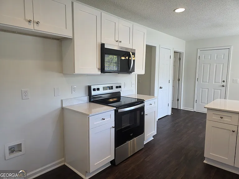434 Roberts Way — Photo 7