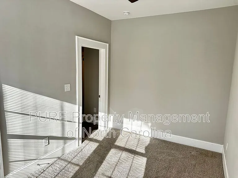 708 Union St S — Photo 30