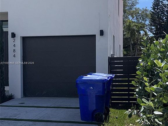 3rd image of 2484 SW 18th St