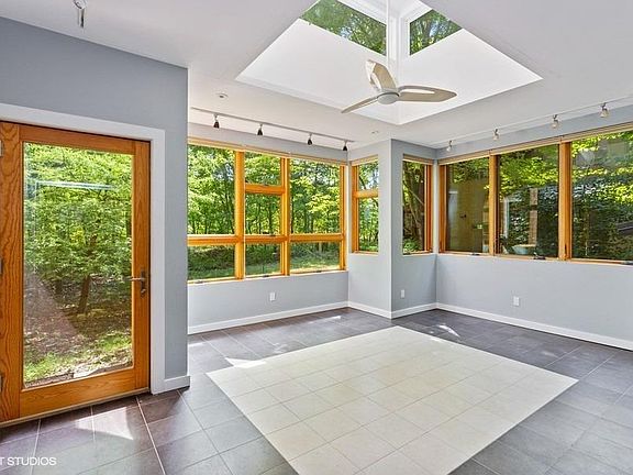 2nd image of 203 Tryon Farm Ln