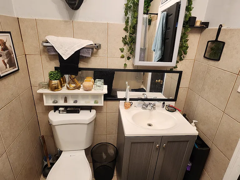 7831 S Essex Ave #3R — Photo 5