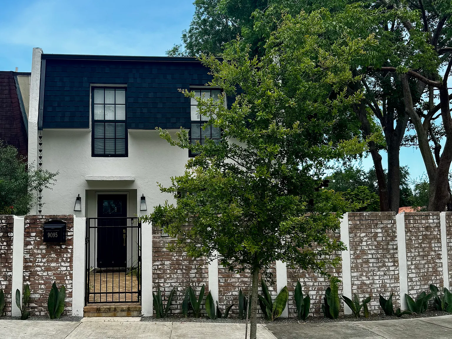 3 bed, 2.5 bath, 1672 sqft, $4,500 — Photo 1