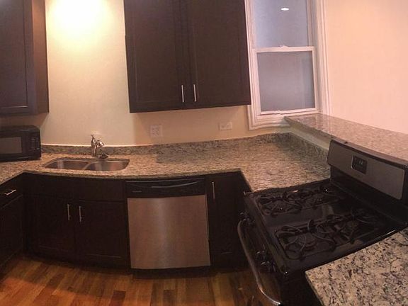 5th image of 1349 N Greenview Ave #2