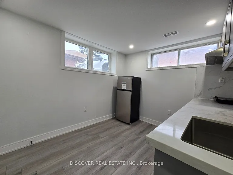 186 Floradale Dr #2 — Photo 6