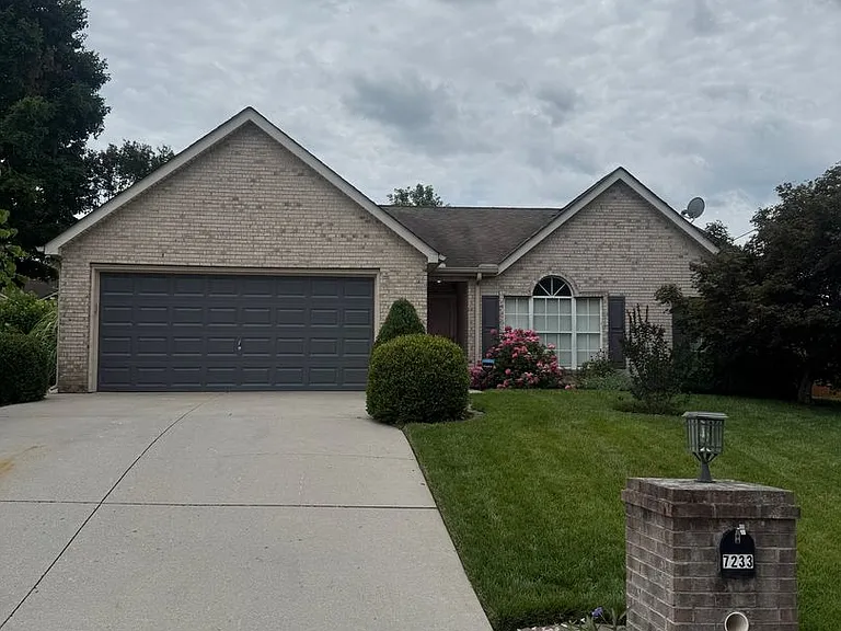 7233 Sorrenta Rd — Photo 1