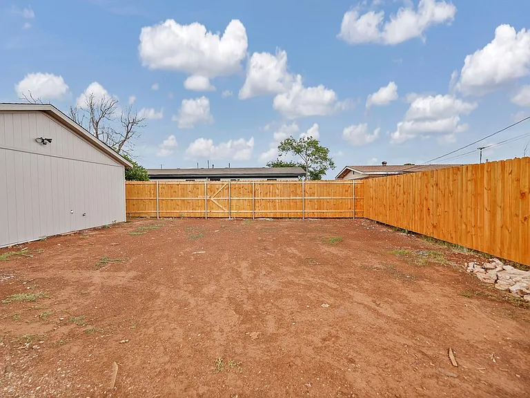 4317 Tanner Dr #B — Photo 2