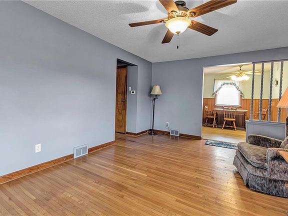 4th image of 34 Harvard Ave