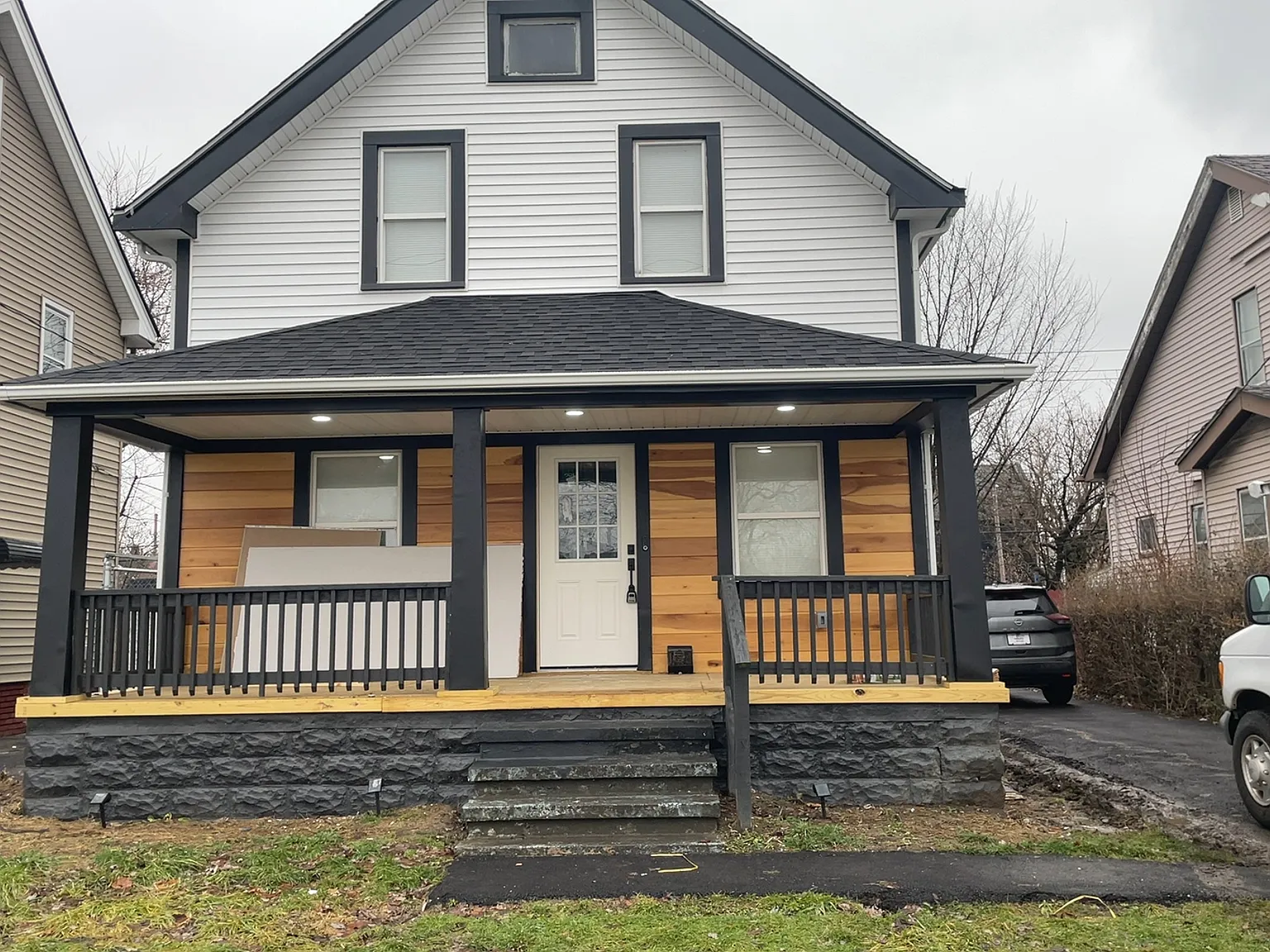 E 144th St, Cleveland — Photo 1
