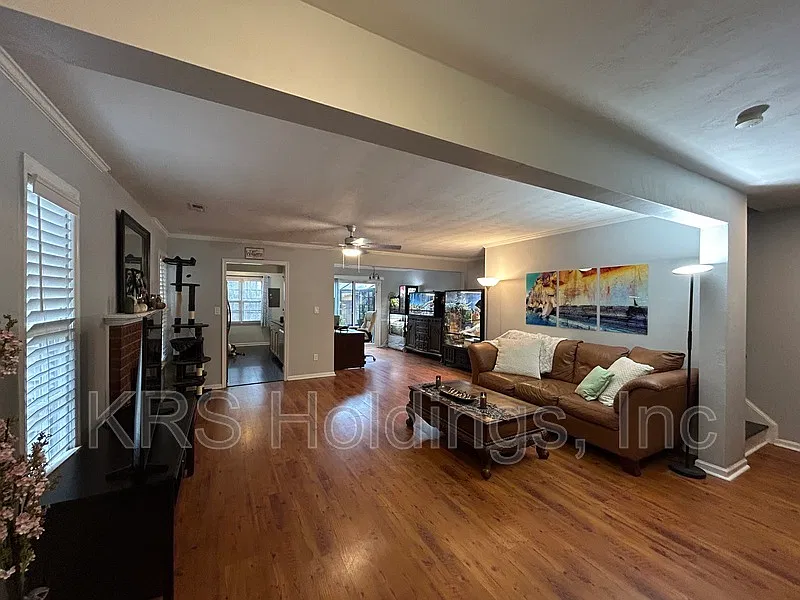2 bed, 2.5 bath, 1588 sqft, $2,200 — Photo 2
