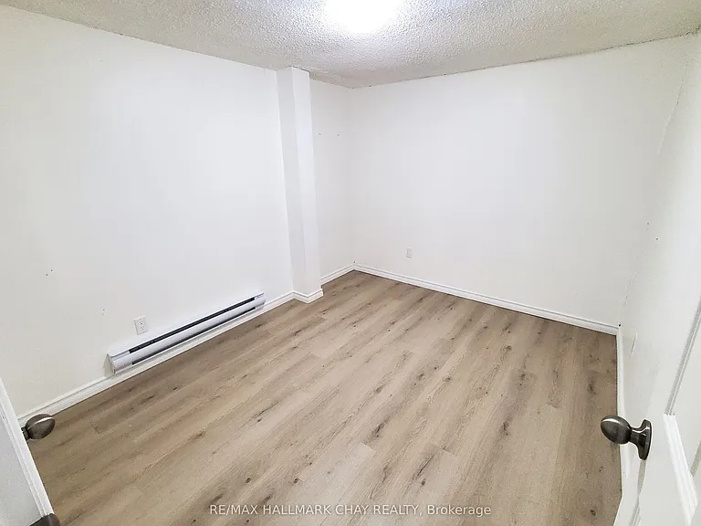 58 Queen St W #6 — Photo 4