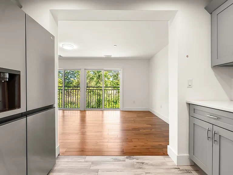 245 E Main St #1 — Photo 33