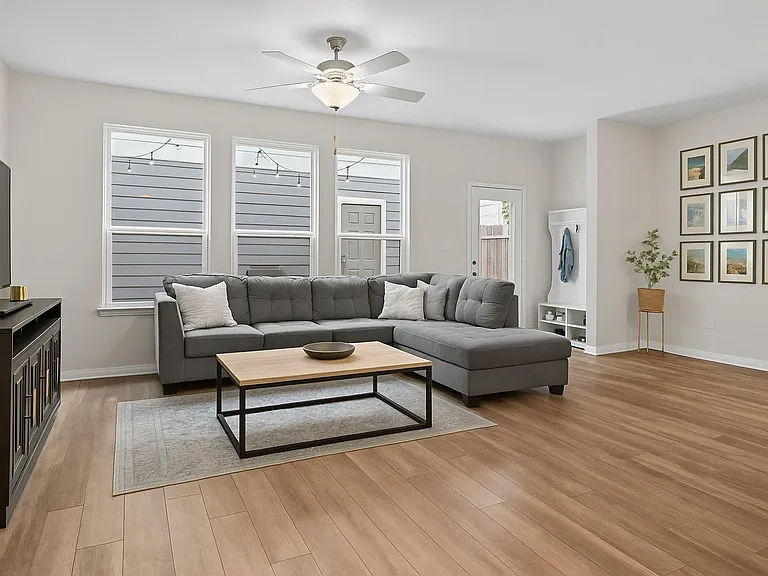 313 Toddy Way — Photo 10