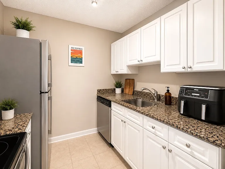 33 W Delaware Pl #15E — Photo 10
