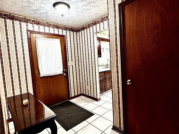 3rd image of 189 Green Garden Dr