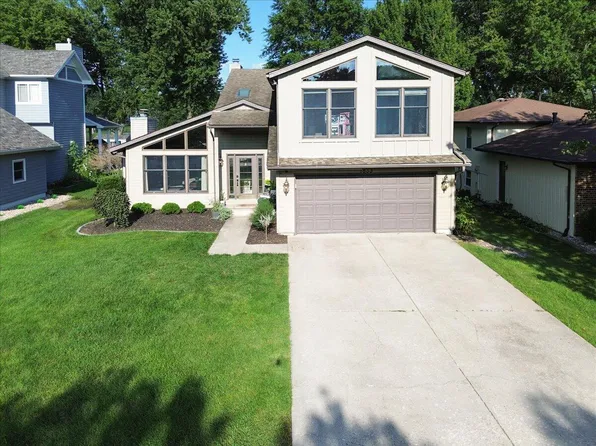 1833 Sandy Beach Dr, Crown Point, IN 46307