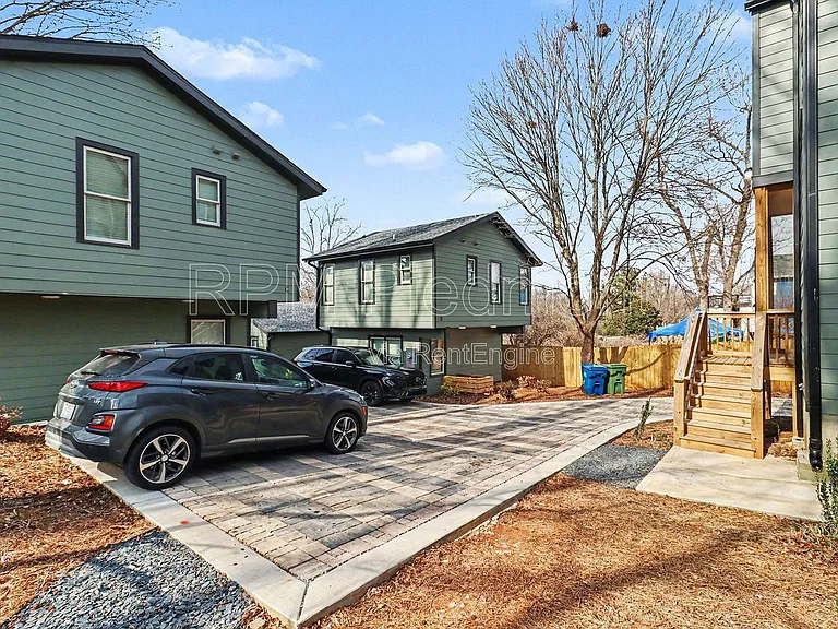 1081 Hill St SE #B — Photo 33