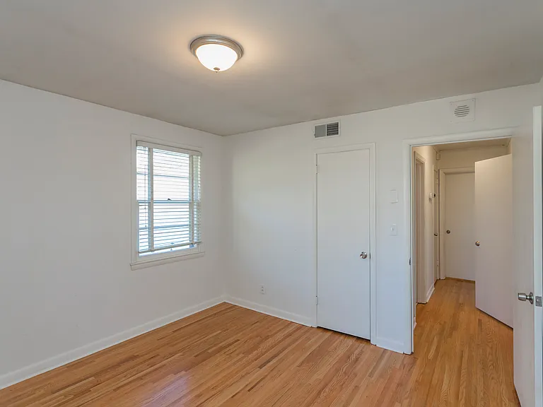 215 Donna Dr — Photo 9