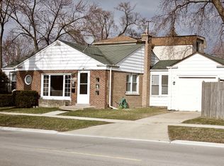 9151 Lockwood Ave, Skokie, IL 60077