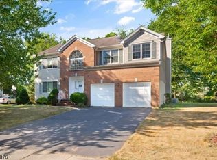 2 Stone Leigh Way, Somerset, NJ 08873