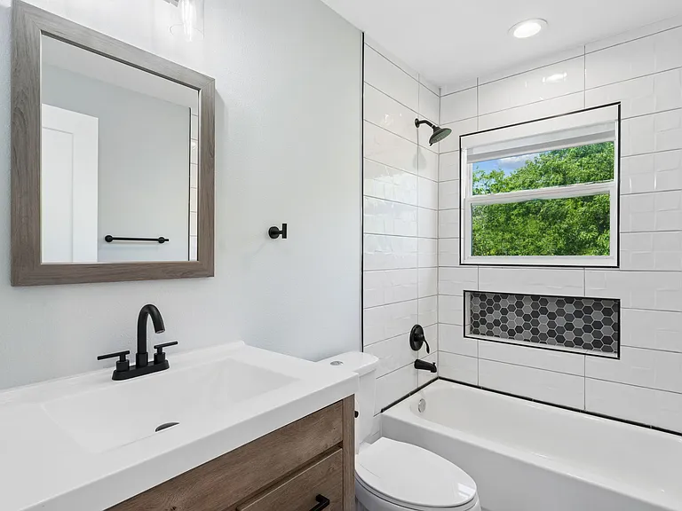 2728 Livingston Ave — Photo 34