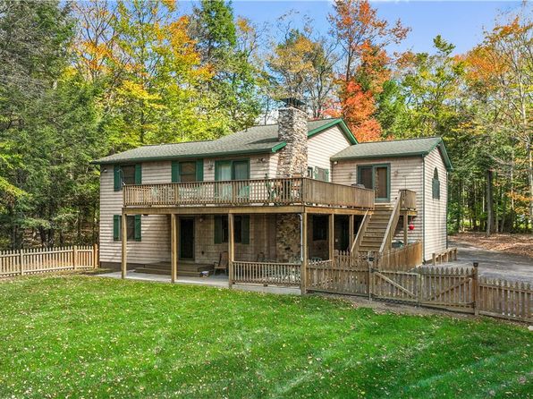 387 Peninsula Dr, Central City, PA 15926