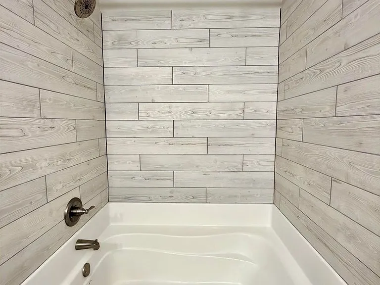 212 Beau Claire Cir — Photo 41
