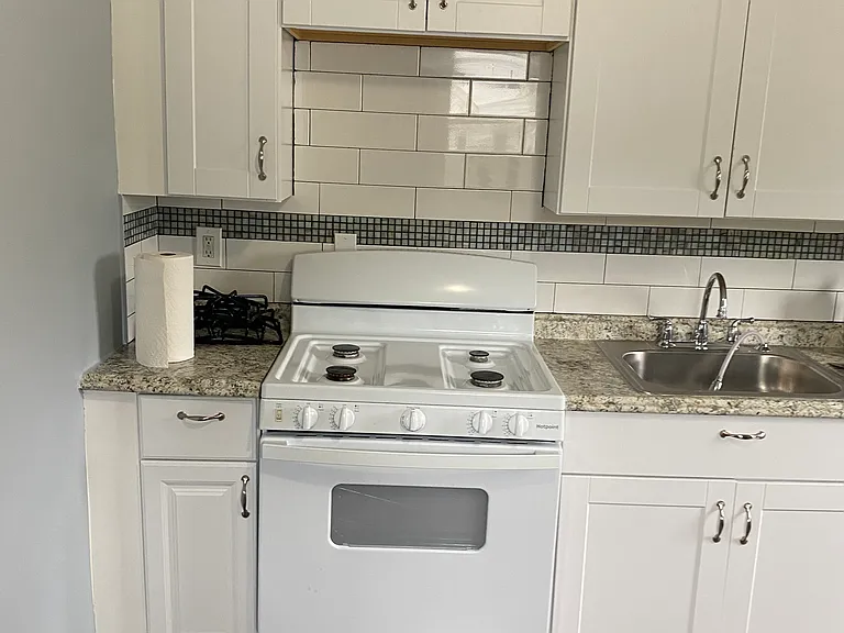 813 Lincoln Ave #2 — Photo 4