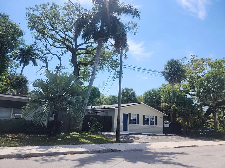 916 W Las Olas Blvd — Photo 11