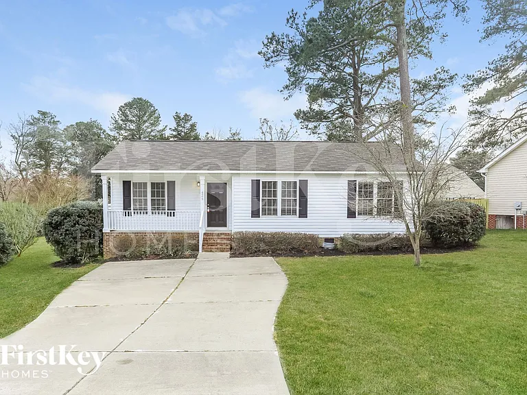425 Kellywood Ct — Photo 1