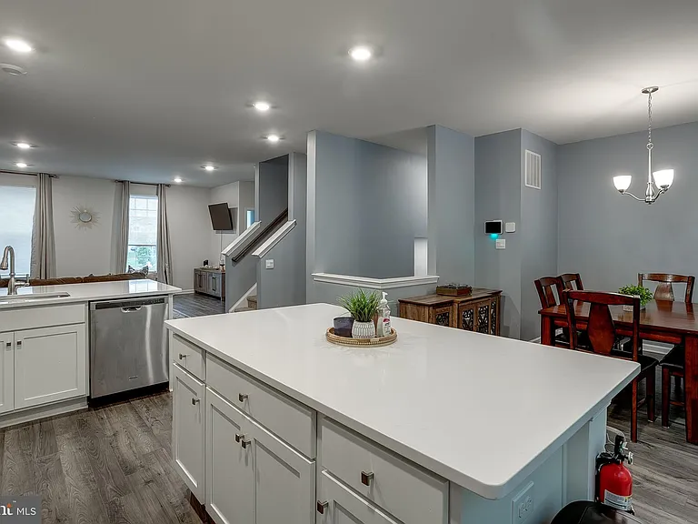 104 Levis Dr — Photo 12
