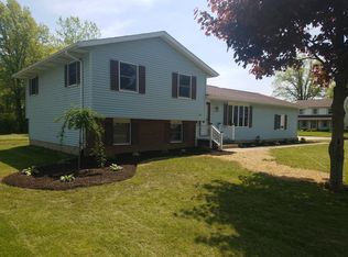 2215 Oak Point Dr, Akron, OH 44321