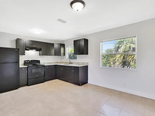 3237 Avenue J #Q, West Palm Beach, FL 33404