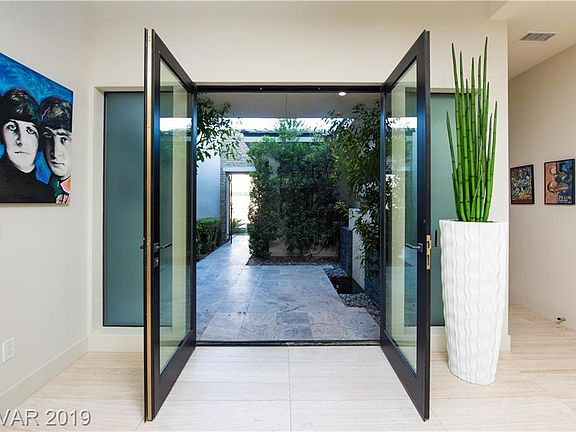 4th image of 29 Garden Shadow Ln