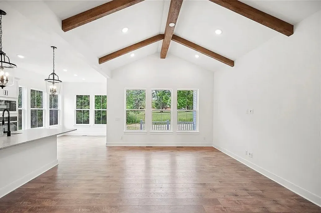 4 bed, 2796 sqft, $3,200 — Photo 3