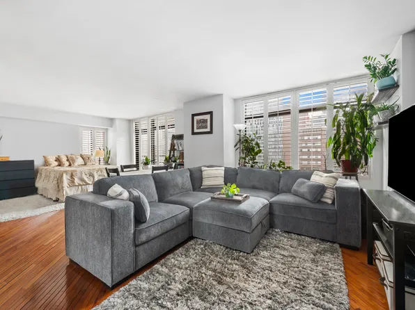 400 East 70th Street image 1 of 5