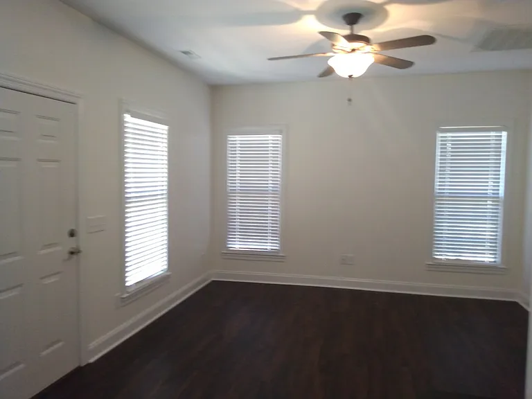 147 Greenlawn Dr NE — Photo 5