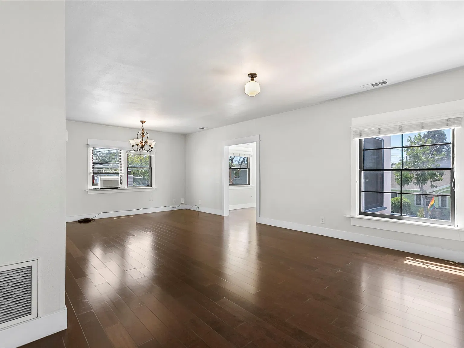 2 bed, 1250 sqft, $3,195 — Photo 4