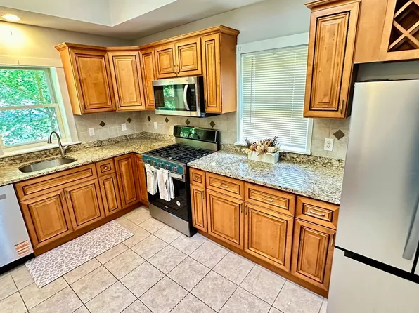 12 Madison St, Taunton, MA 02780