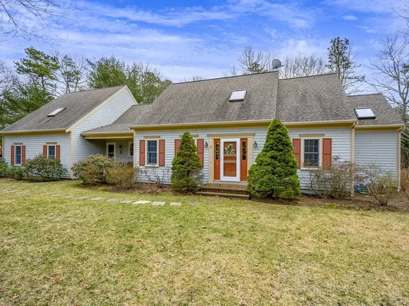 9 Barnicle Dr, Barnstable, MA 02630