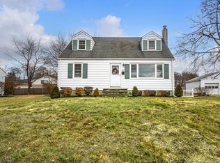 3 Mekeel Dr, Succasunna, NJ 07876