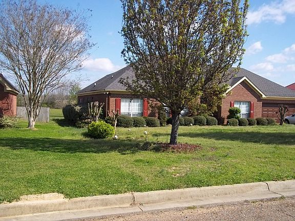 3rd image of 125 Linda Dr