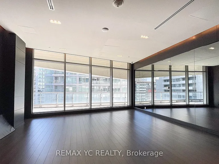 2221 Yonge St #3210 — Photo 17
