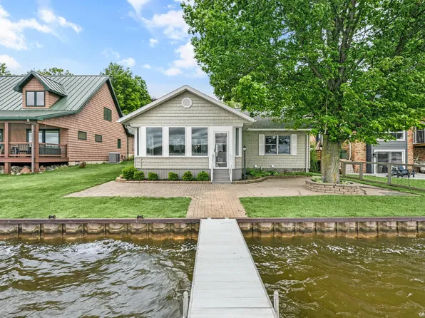 58560 Willow Dr, Colon, MI 49040