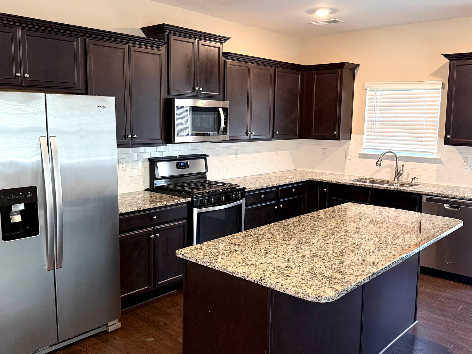 4 bed, 2631 sqft, $2,500 — Photo 4